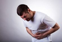 Cần làm gì khi bị đau bụng trên rốn và đi ngoài?